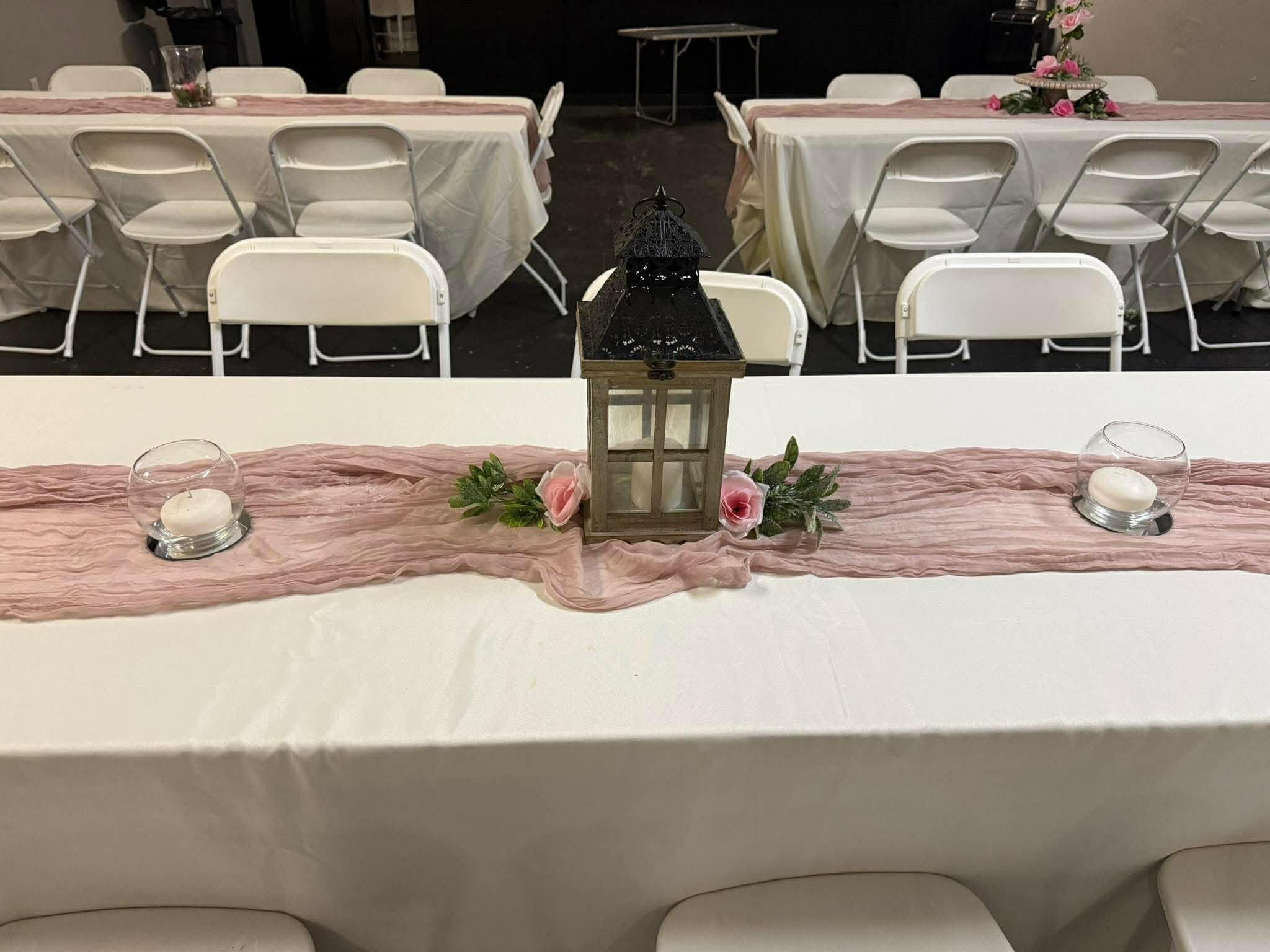 Blush table linens and lantern centerpiece at The 1889